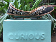 Load image into Gallery viewer, The Leafy Jutti
