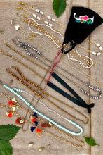 Load image into Gallery viewer, Black Bow Chain
