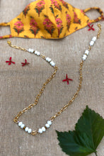 Load image into Gallery viewer, Gold Chain With White Cut Beads
