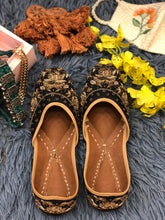 Load image into Gallery viewer, The Roses Jutti
