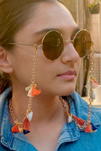 Load image into Gallery viewer, Chunky Gold Chain With Tassels And Shells
