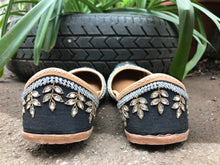 Load image into Gallery viewer, The Leafy Jutti
