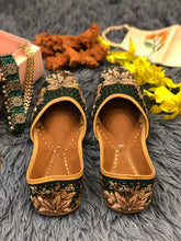 Load image into Gallery viewer, The Lily Jutti
