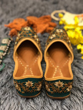 Load image into Gallery viewer, The Vines Jutti
