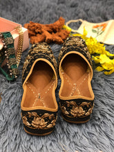 Load image into Gallery viewer, The Roses Jutti
