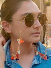 Load image into Gallery viewer, Chunky Gold Chain With Tassels And Shells
